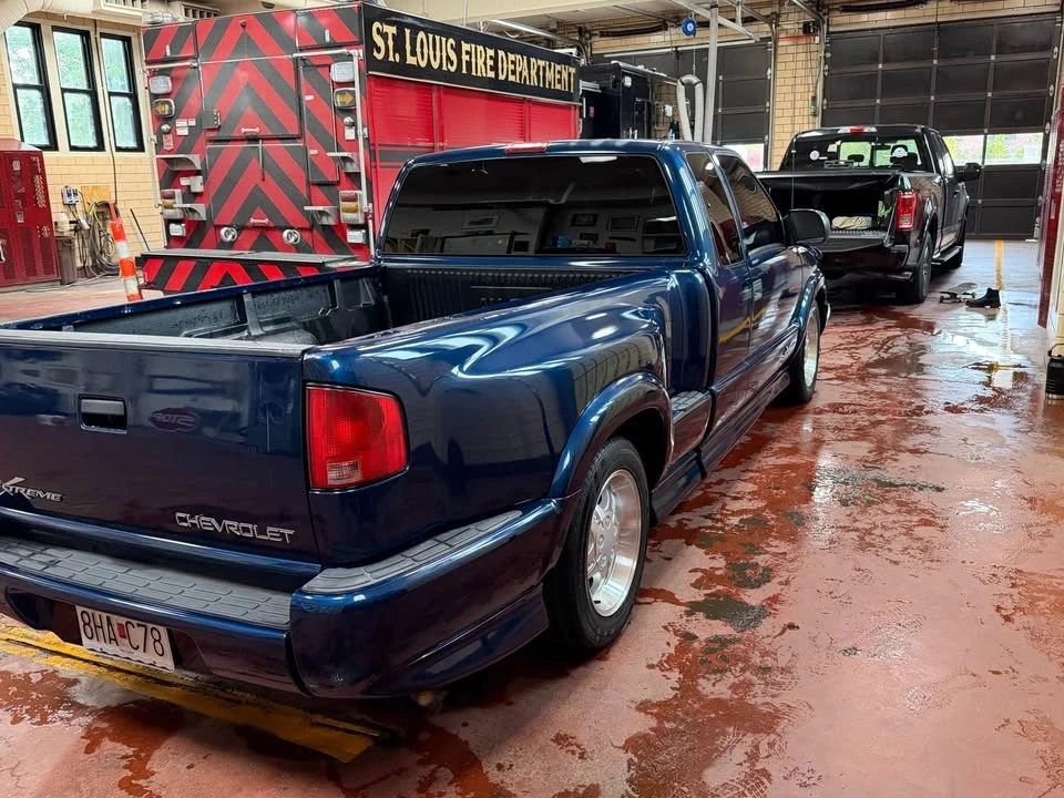 2003 Chevrolet S-10 - Image 3 of 7