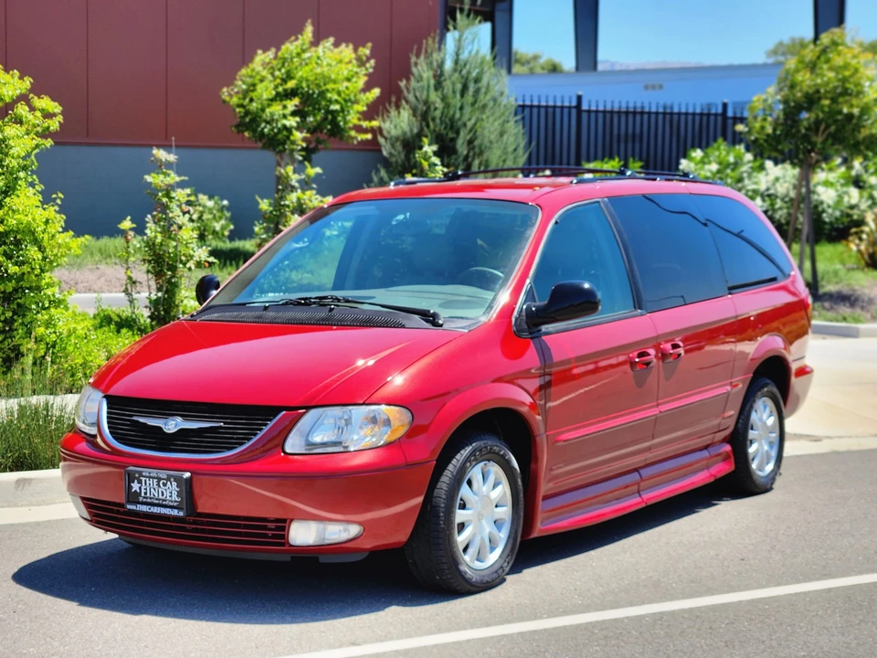 2003 Chrysler Town & Country - Image 5 of 31