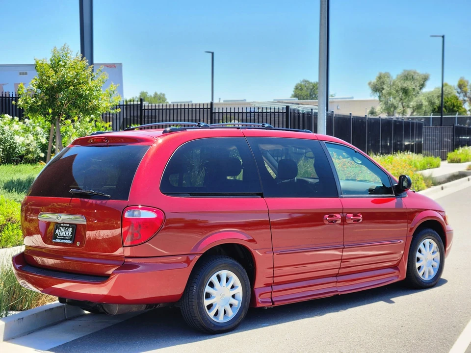 2003 Chrysler Town & Country - Image 19 of 31
