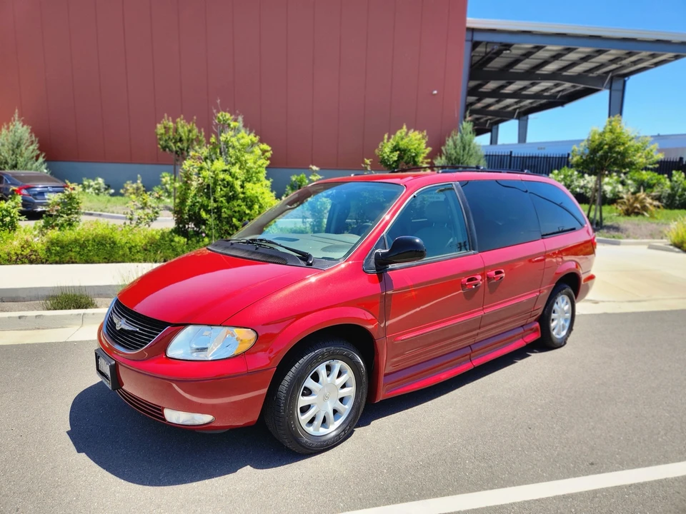 2003 Chrysler Town & Country - Image 4 of 31