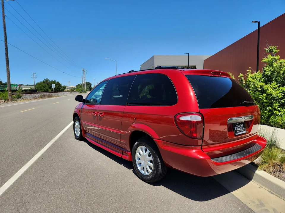 2003 Chrysler Town & Country - Image 30 of 31