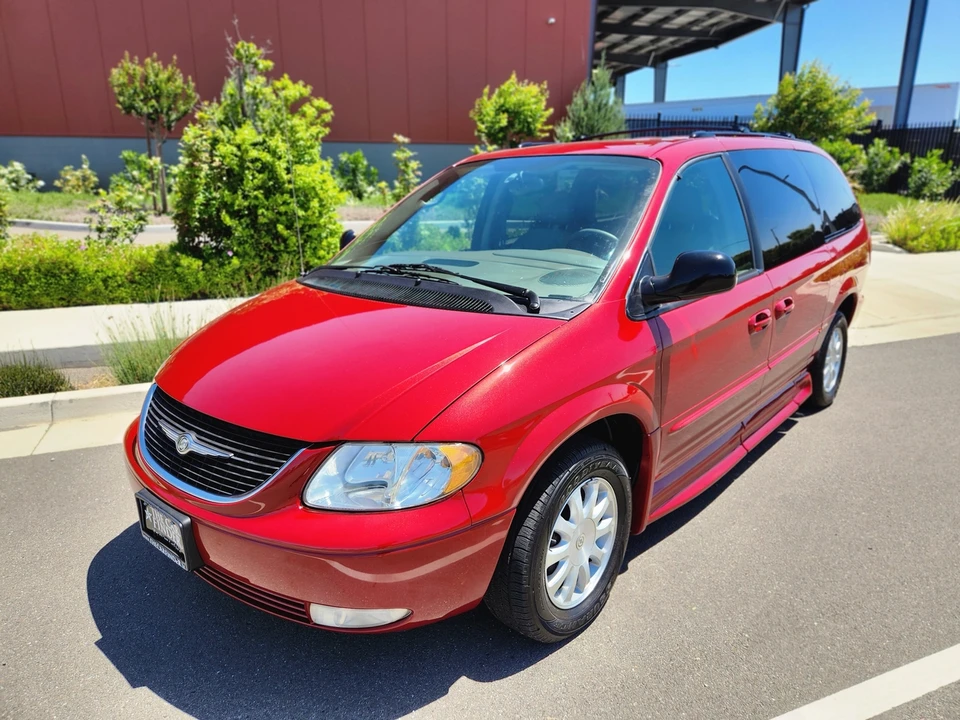 2003 Chrysler Town & Country - Image 6 of 31