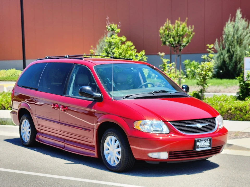 2003 Chrysler Town & Country - Image 10 of 31
