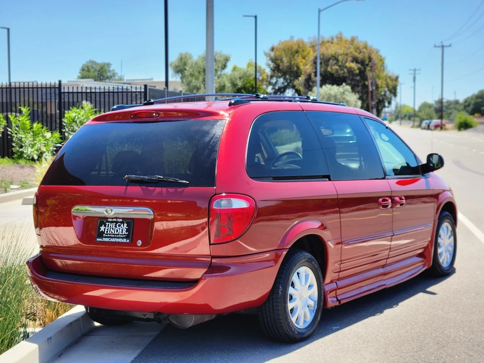 2003 Chrysler Town & Country - Image 23 of 31