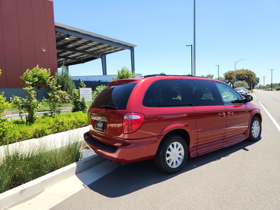 2003 Chrysler Town & Country - Image 21 of 31