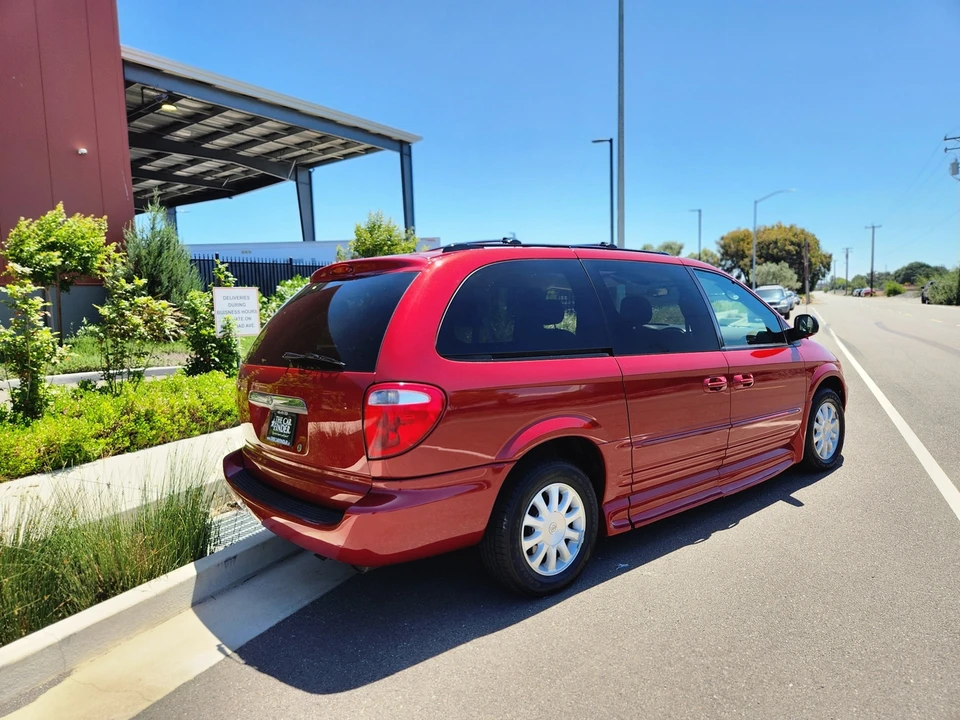 2003 Chrysler Town & Country - Image 20 of 31