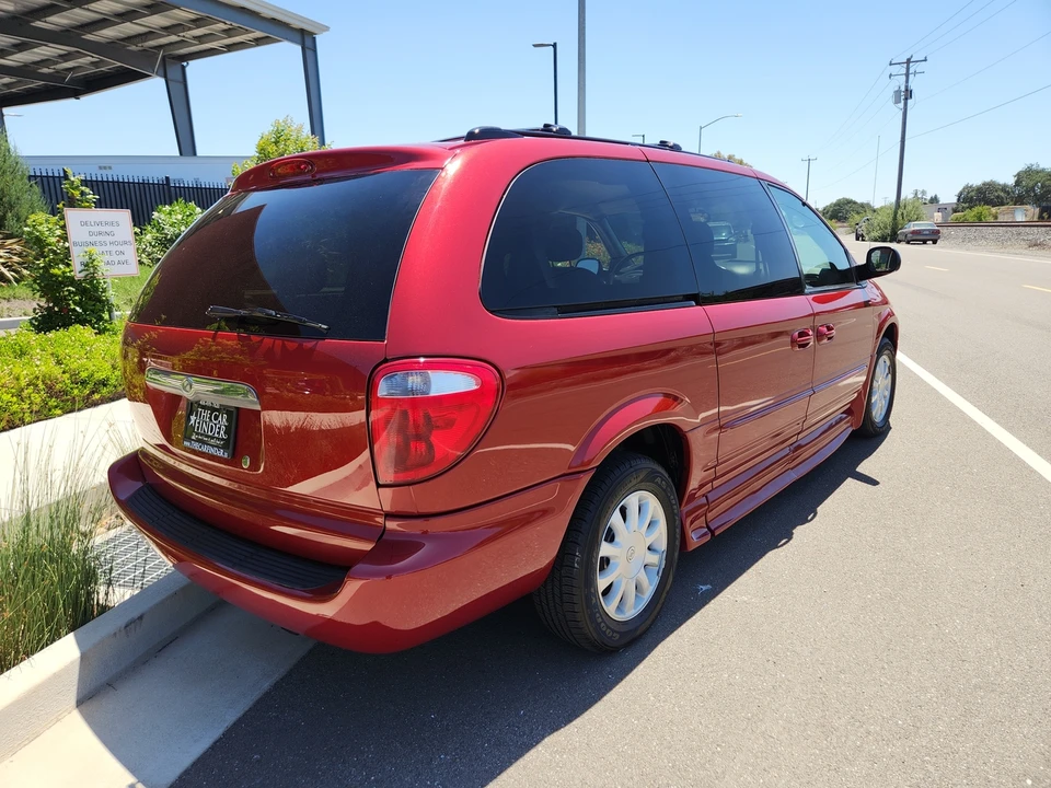 2003 Chrysler Town & Country - Image 22 of 31