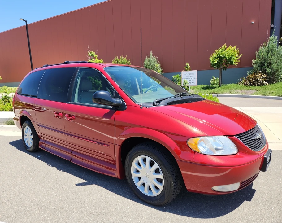 2003 Chrysler Town & Country - Image 11 of 31