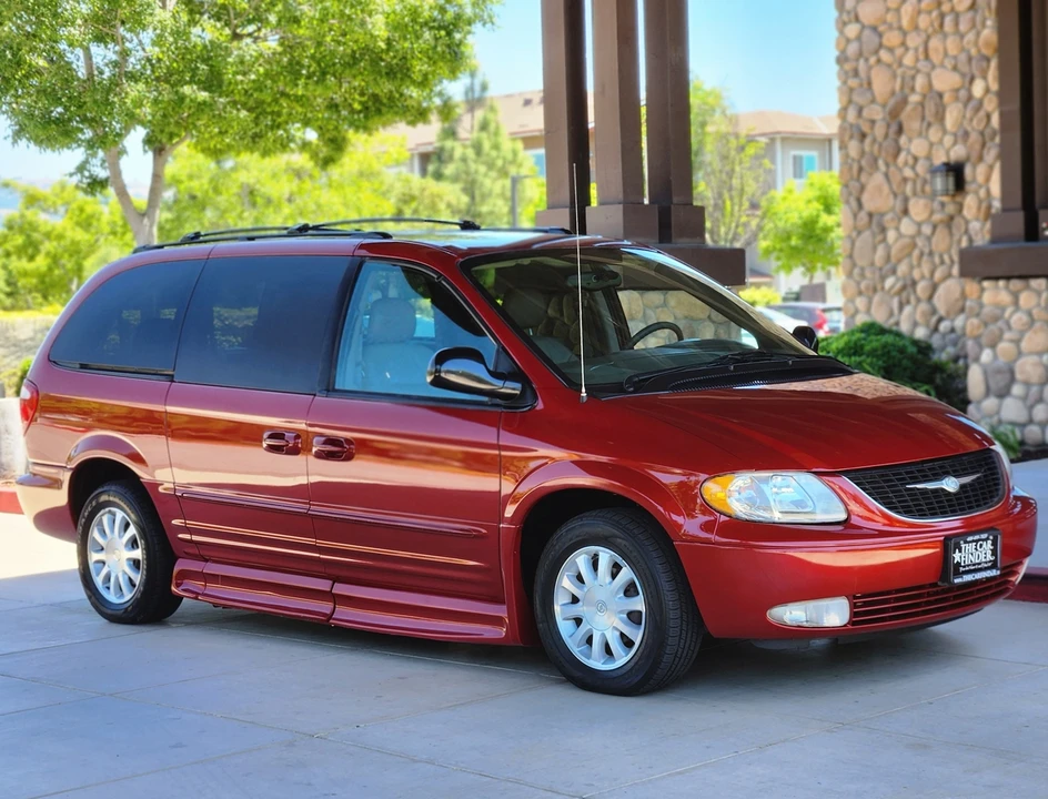 2003 Chrysler Town & Country - Image 12 of 31
