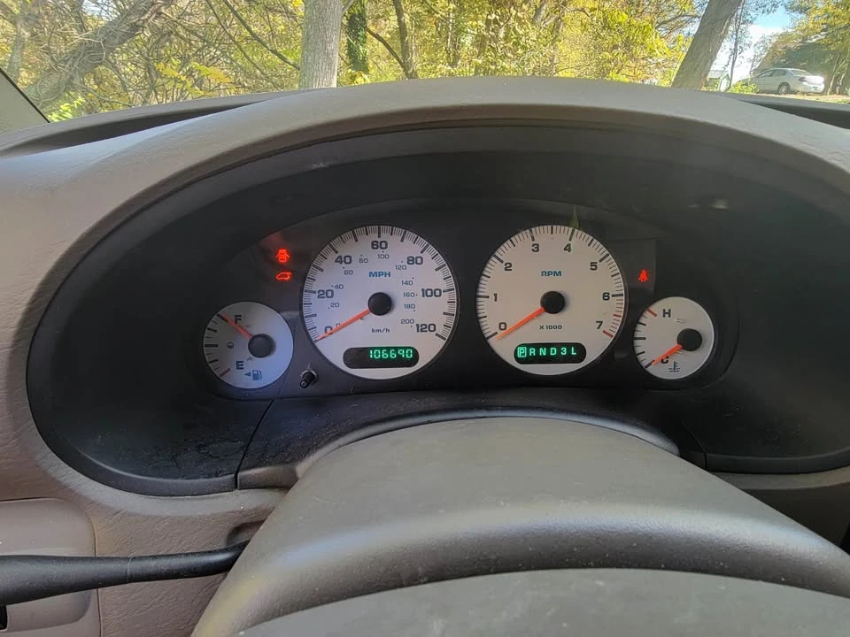 2003 Chrysler Town & Country - Image 4 of 10