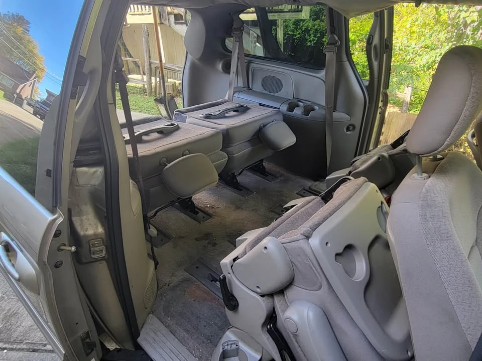 2003 Chrysler Town & Country - Image 8 of 10