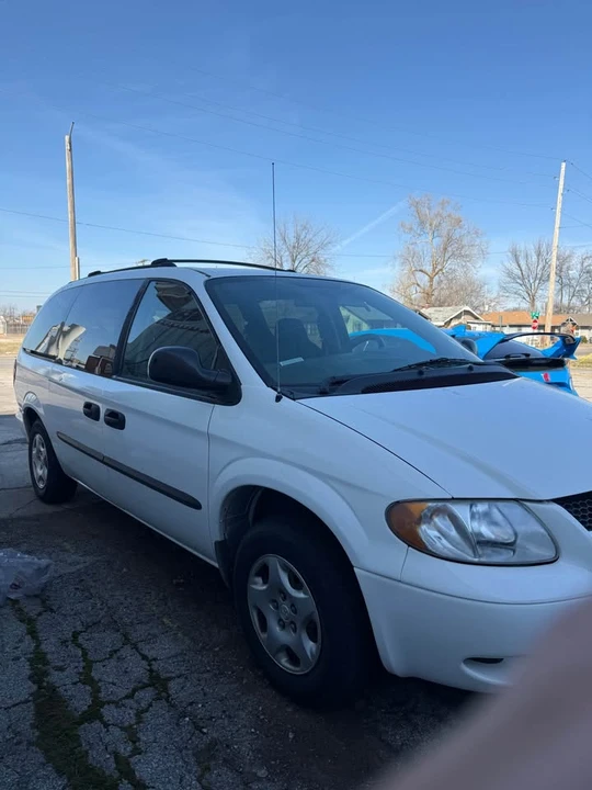 2003 Dodge Caravan - Image 3 of 8