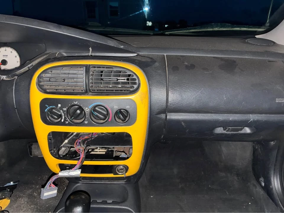 2003 Dodge Neon - Image 7 of 8