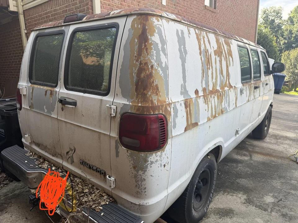 2003 Dodge Ram Van - Image 3 of 4