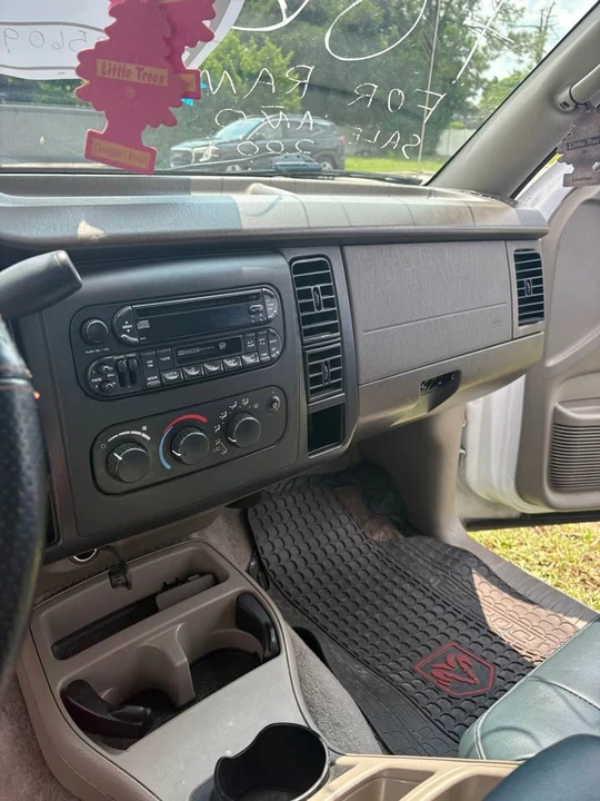 2003 Dodge Ramcharger - Image 2 of 7