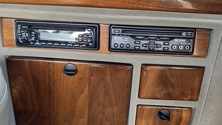 2003 Dodge Ram Van - Image 14 of 23