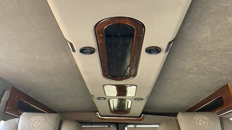 2003 Dodge Ram Van - Image 15 of 23