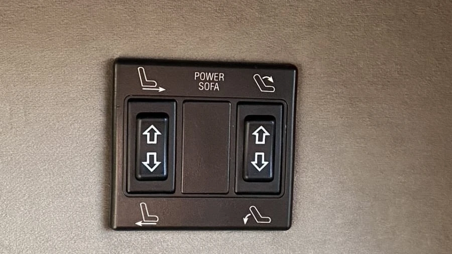 2003 Dodge Ram Van - Image 16 of 23
