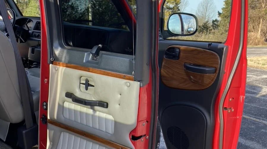 2003 Dodge Ram Van - Image 17 of 23