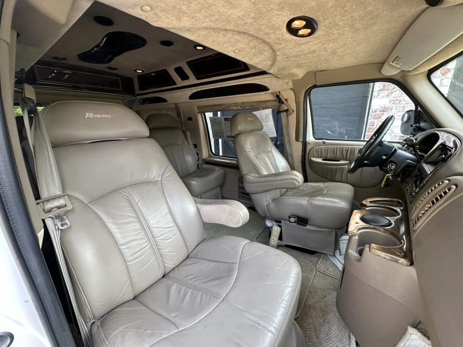 2003 Dodge Ram Van - Image 7 of 10