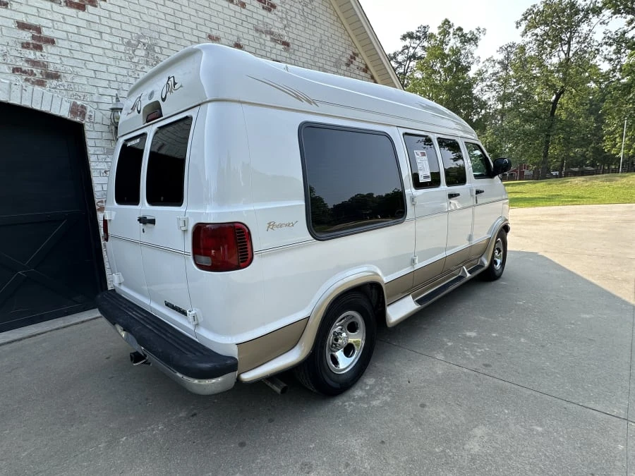 2003 Dodge Ram Van - Image 2 of 10