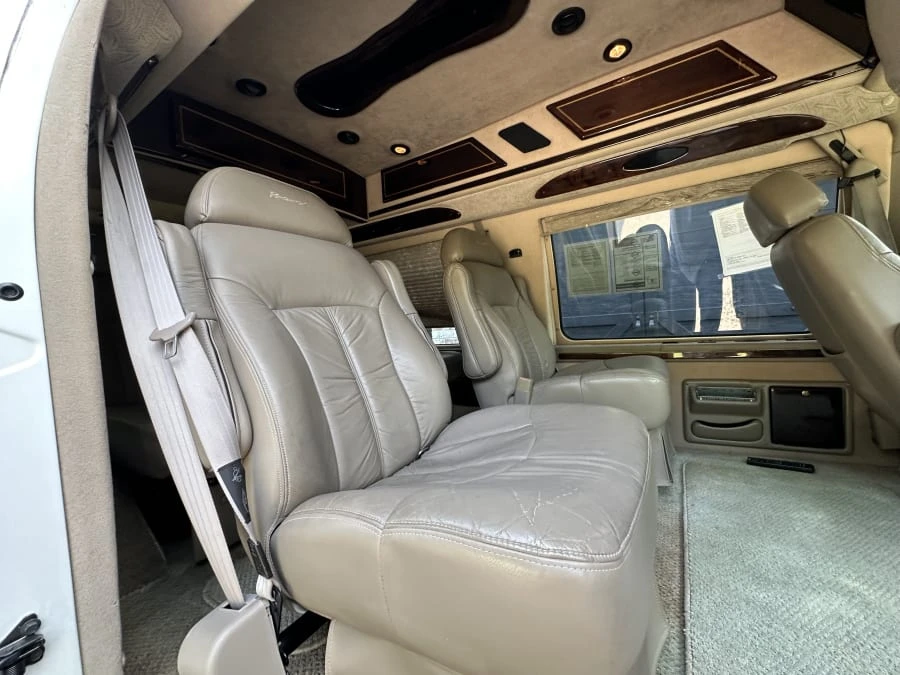 2003 Dodge Ram Van - Image 10 of 10
