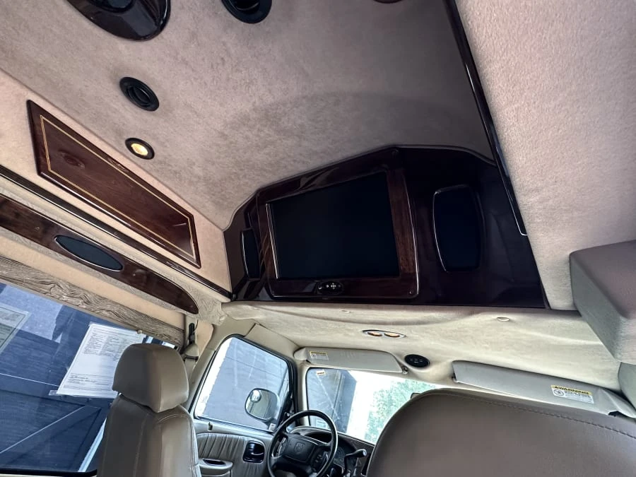2003 Dodge Ram Van - Image 9 of 10
