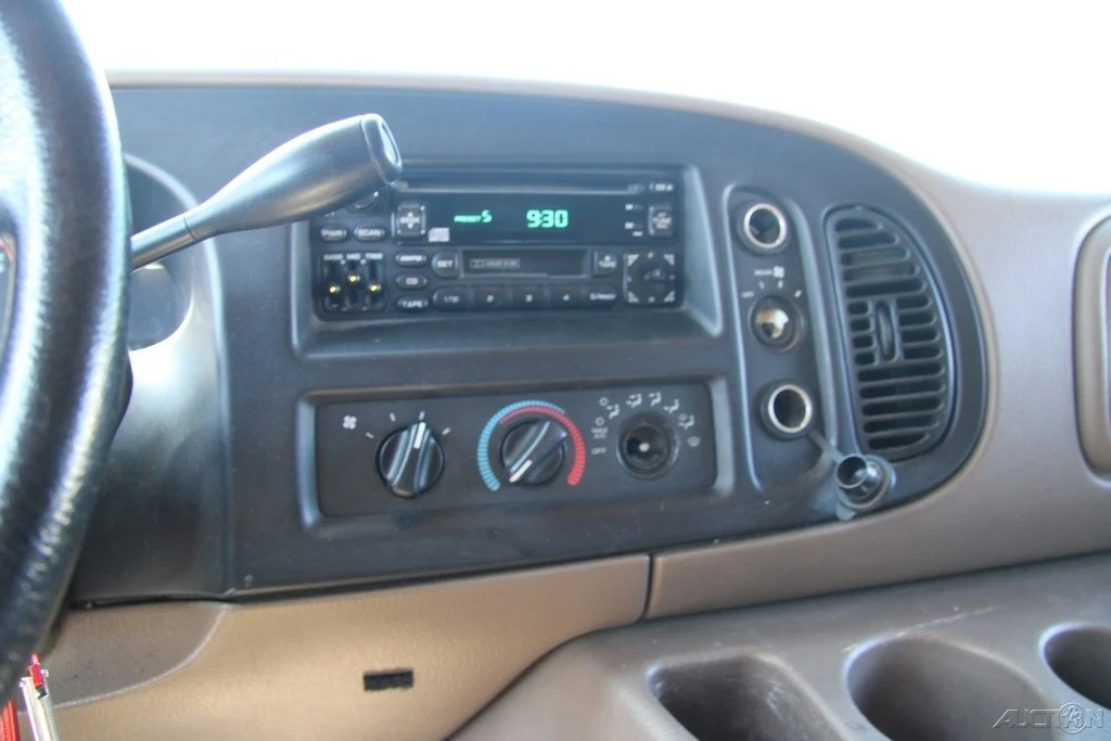 2003 Dodge Ram Van - Image 17 of 21