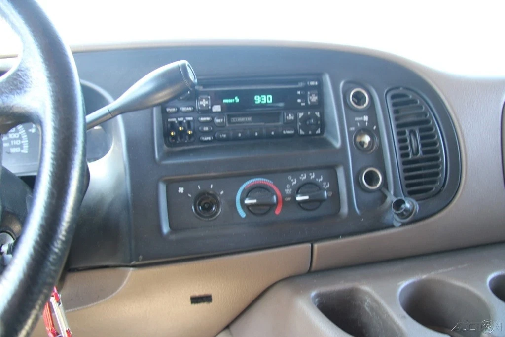 2003 Dodge Ram Van - Image 16 of 21