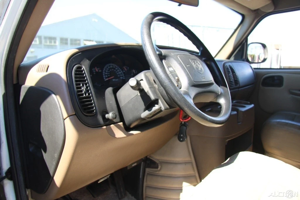 2003 Dodge Ram Van - Image 13 of 21