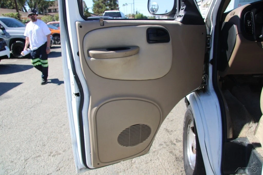 2003 Dodge Ram Van - Image 11 of 21