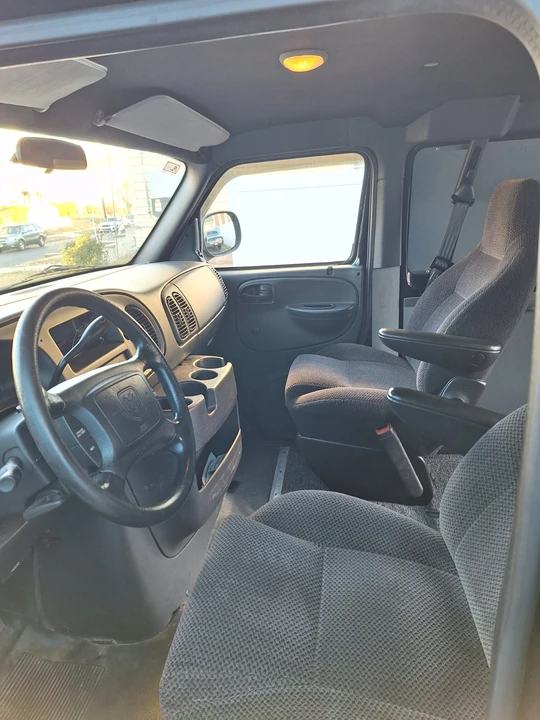 2003 Dodge Ram Van - Image 4 of 10
