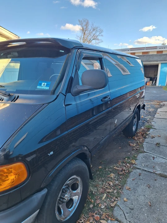 2003 Dodge Ram Van - Image 5 of 10