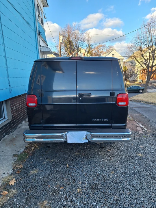 2003 Dodge Ram Van - Image 9 of 10