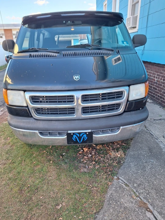 2003 Dodge Ram Van - Image 2 of 10