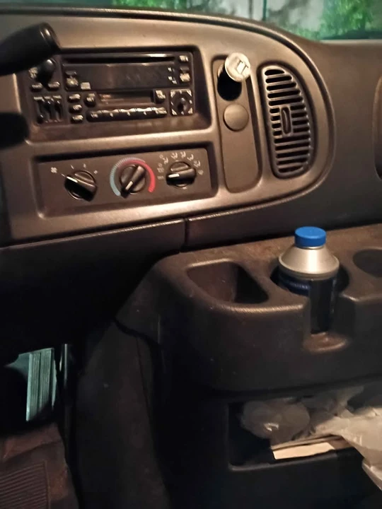 2003 Dodge Ram Van - Image 8 of 8