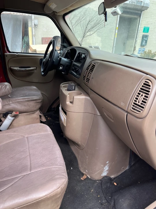 2003 Dodge Ram Van - Image 12 of 16