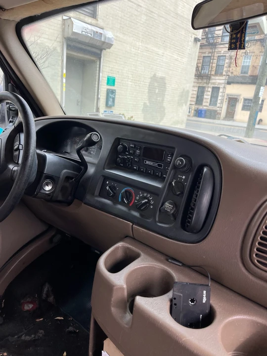 2003 Dodge Ram Van - Image 10 of 16