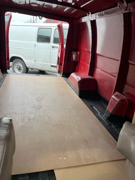 2003 Dodge Ram Van - Image 9 of 16
