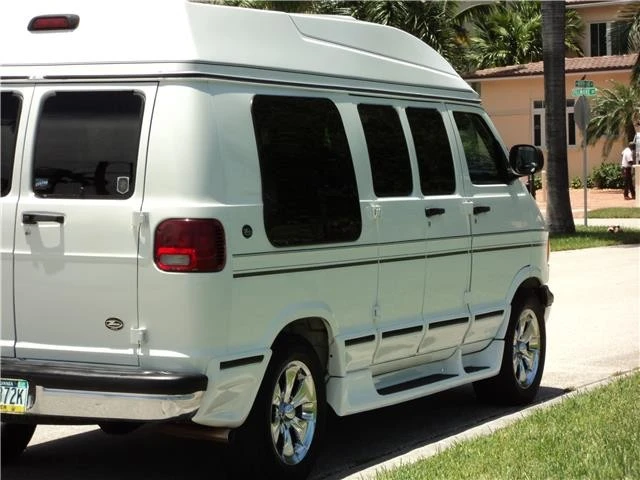 2003 Dodge Ram Van - Image 6 of 12