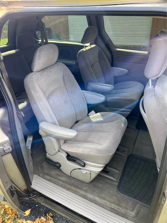 2003 Dodge Caravan - Image 9 of 13