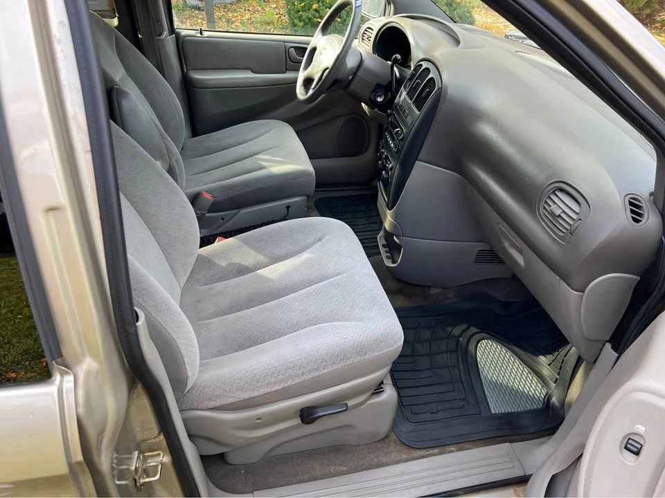 2003 Dodge Caravan - Image 10 of 13
