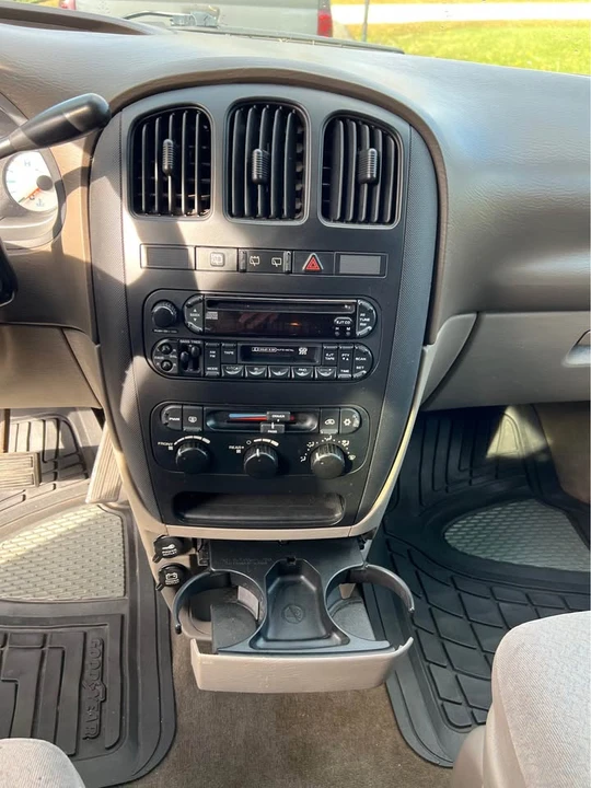2003 Dodge Caravan - Image 12 of 13