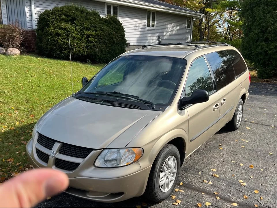 2003 Dodge Caravan - Image 2 of 13