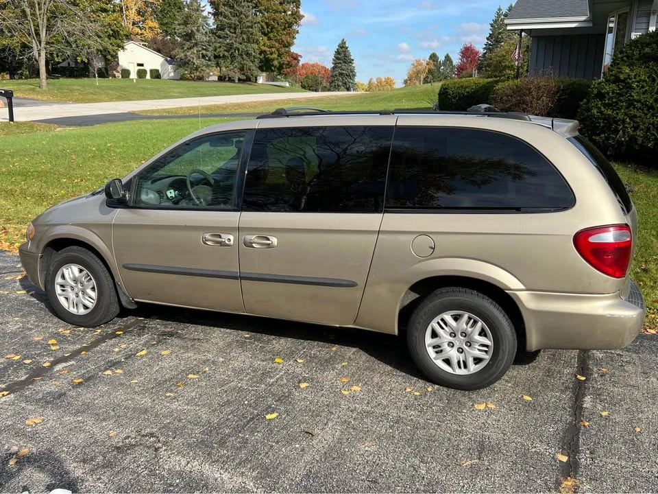 2003 Dodge Caravan - Image 3 of 13