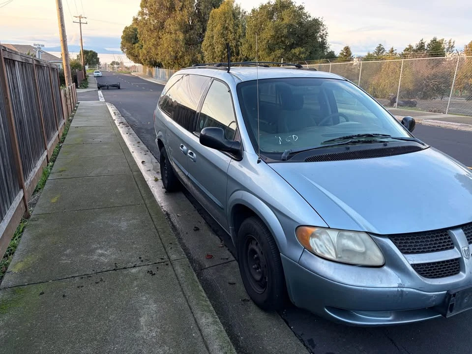 2003 Dodge Caravan - Image 2 of 7