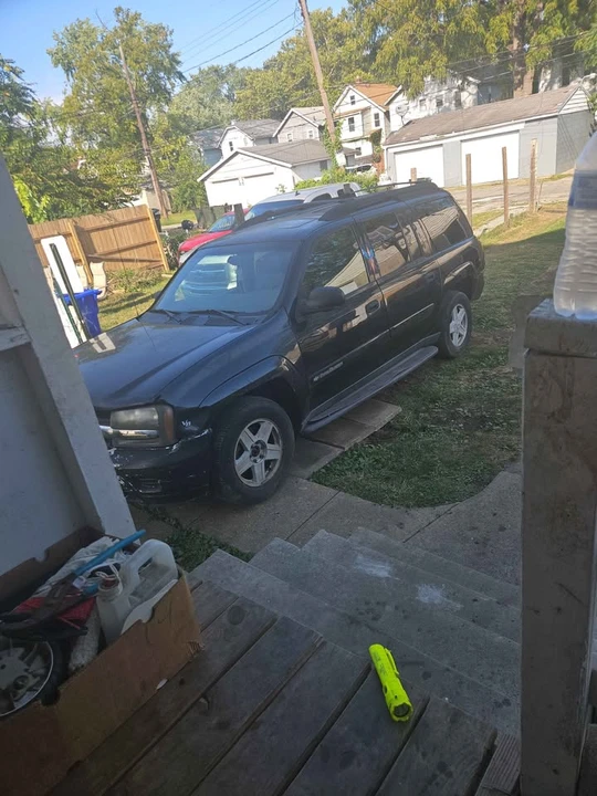 2003 Chevrolet Trailblazer - Image 2 of 9