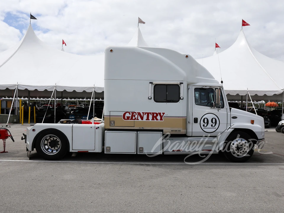 2003 Freightliner - Image 2 of 26