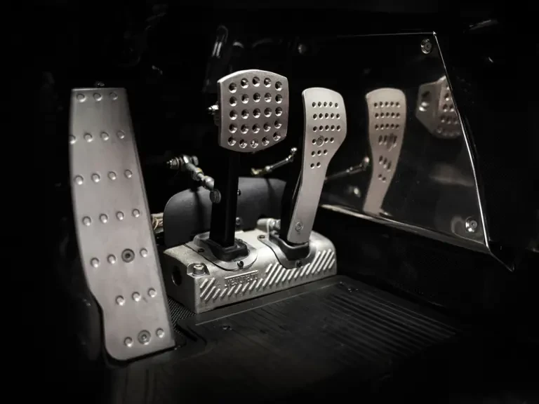 2003 Ferrari Enzo - Image 13 of 31