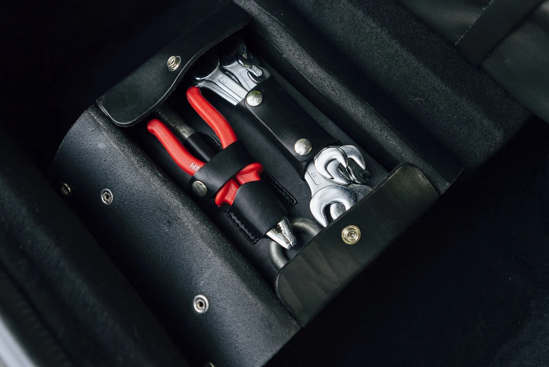 2003 Ferrari Enzo - Image 26 of 31